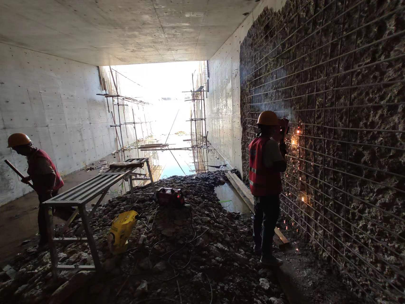 北林挖断承重墙导致楼体开裂，加固施工方案出炉